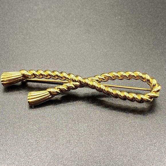 Vintage Monet Rope With Tassel Brooch Pin Bow Ribbon Gold Tone - Picture 1 of 7